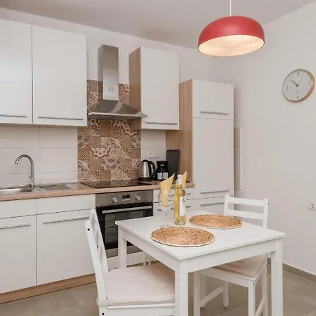 Angelina Free Public Parking Apartment *