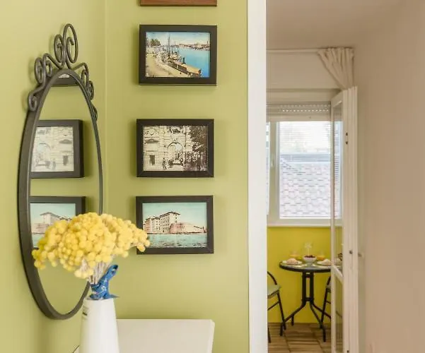 Angelina Free Public Parking زادار