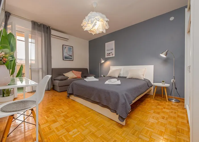 Angelina Free Public Parking شقة زادار