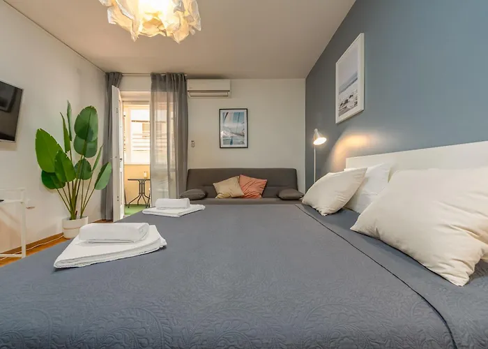 Angelina Free Public Parking *