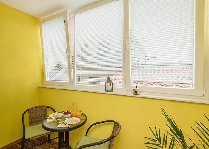 Angelina Free Public Parking شقة *